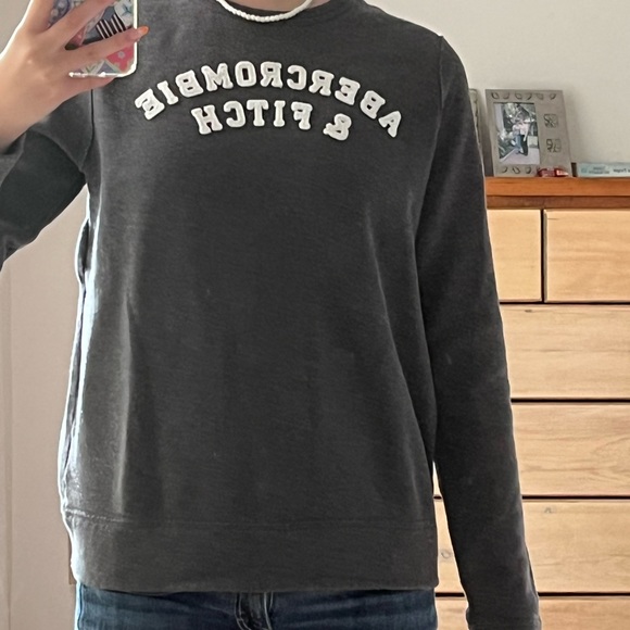 Grey Abercrombie & Fitch crew neck: - Picture 2 of 9
